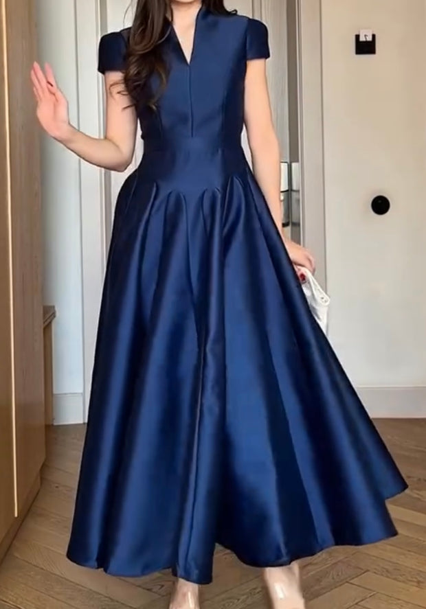 Elegant Hepburn Style V-neck Waist-Controlled Slimming Slim Fit Big Hem Dress Solid Color Dress
